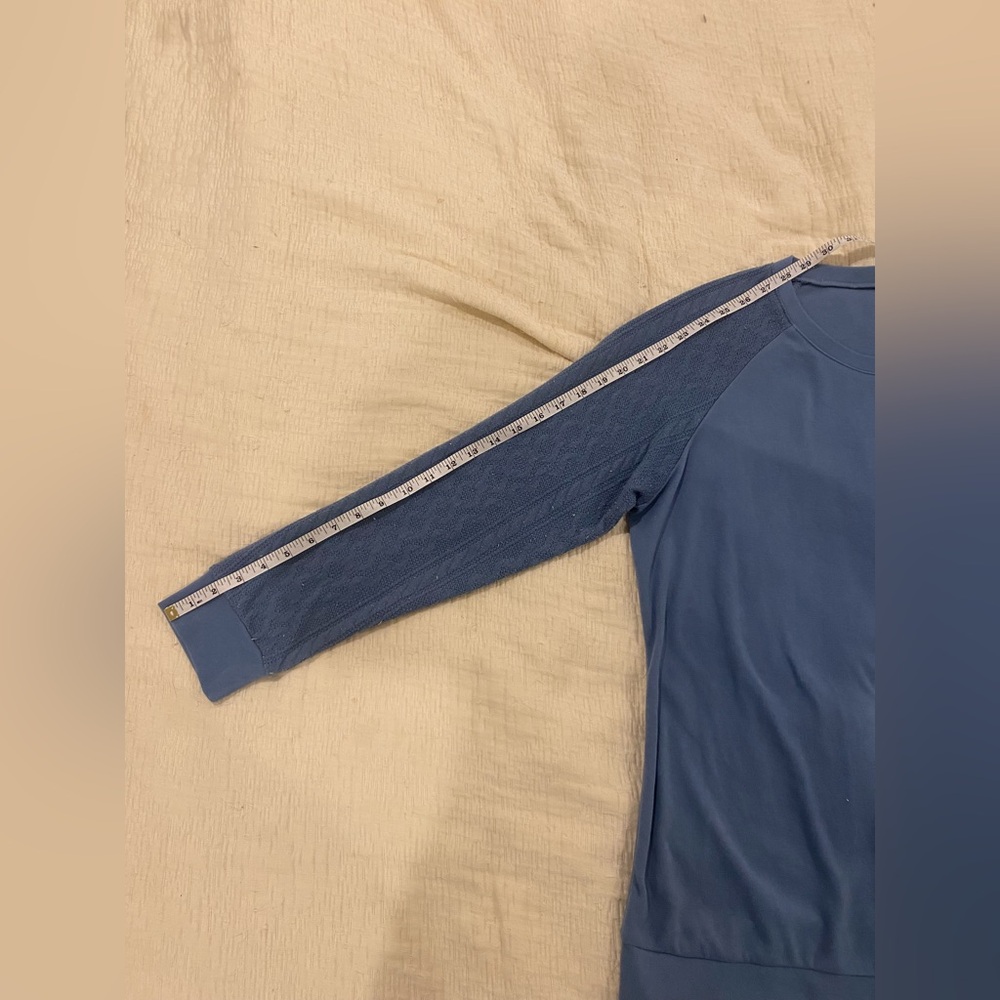 Women’s Blue Textured Sleeve Sweater Size L – Lightweight Knit Top - Picture 5 of 5